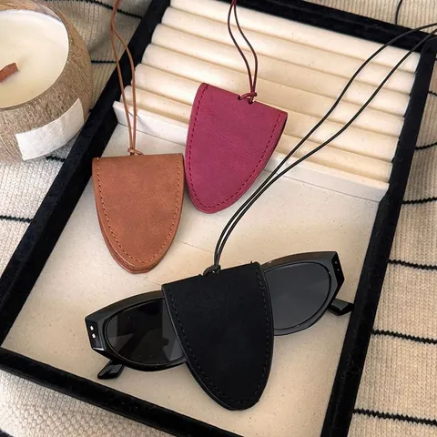 Collier Porte-lunettes Multifonctionnel en Similicuir Vintage Chaîne de Pull en Corde de Cuir Longue pour Femmes Pendentif de Lunettes en Cuir Fait à la Main Élégant