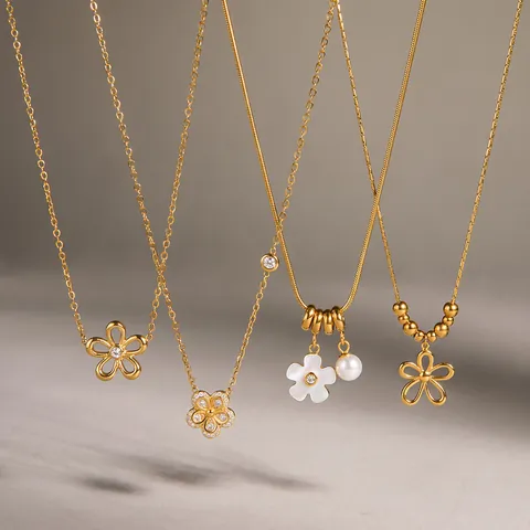Stainless Steel Hollow Flower Pendant Necklace Gold Plated Rhinestone Artificial Pearl Fashion Choker Jewelry For Women
