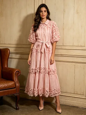 Robe Longue Fleurie Bohème Avec Décoration de Fleurs 3D Manches Bouffantes Col Chemise Lacet à la Taille Robe Jupe à Étages pour Femmes