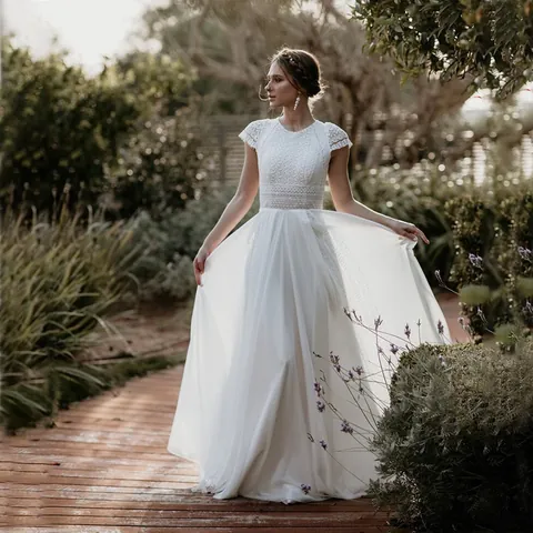 Élégante Robe de Mariée en Mousseline de Soie Crochetée en Dentelle Blanche Style Français Simple Ligne A Robe de Mariée Longue Dos Nu Pour Femme Fête de Fiançailles
