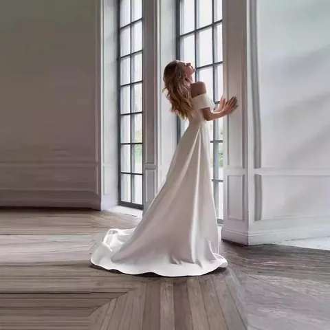 Französischer Stil Schulterfreies Satin Hochzeitskleid Für Die Braut Schlicht Elegant Hepburn Stil Schlanke Passform Weißes Verlobungskleid