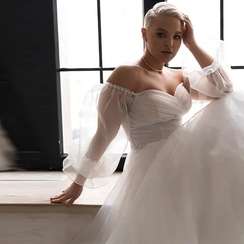 Women Elegant Off-Shoulder Puff Sleeve Wedding Dress A-Line Tulle Bridal Gown For Beach Travel Photography White Ivory Dress