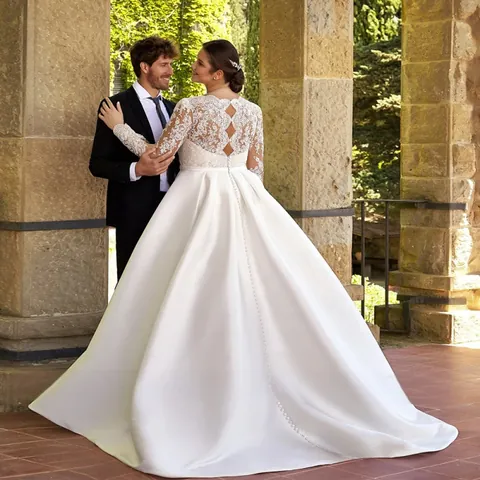 Elegantes Hochzeitskleid In Großen Größen Für Damen Luxus Satin Spitze Stickerei V-Ausschnitt A-Linie Brautkleid Lange Schleppe