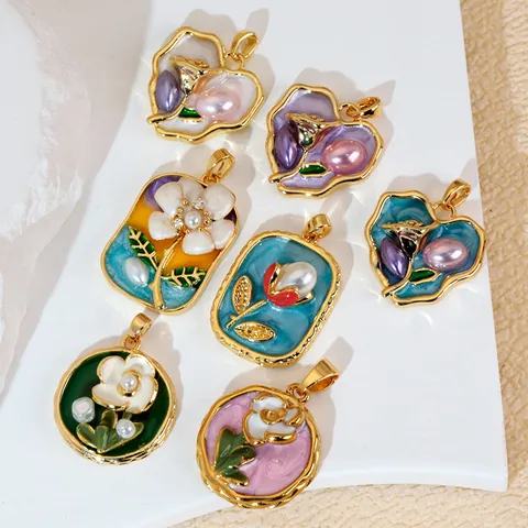 Pendentif Émail Fleur Rose Rétro Jardin de Monet Perle Artificielle Cuivre Plaqué Or Accessoire de Collier Floral