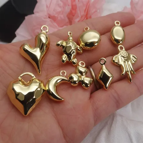 Ciondolo in Rame Oro Lucido con Zirconia Intarsiata Cuore Orso Luna Animale Forma Geometrica Ciondolo per Collana Fai-da-te Accessori per la Creazione di Gioielli