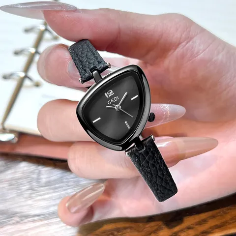 Montre à Quartz pour Femme à la Mode Cadran Bouclier Triangle Irrégulier Bracelet en Cuir Montre-Bracelet Élégante Minimaliste