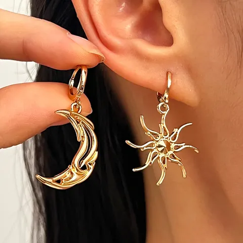 Vintage Copper Sun Moon Star Pendant Earrings For Women Western Style Asymmetric Celestial Rhinestone Jewelry Electroplated Stud Earrings