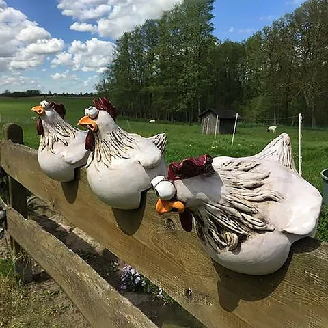 Funny Big Eyed Rooster Resin Ornament Creative Pastoral Garden Courtyard Fence Decoration Resin Figurine For Outdoor Decor
