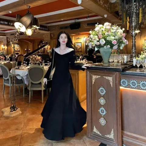 Robe Longue Vintage Française avec Dentelle Col en V Coupe Slim Manches Longues Robe Trapèze pour Femmes Tenue de Fête Élégante Nouvel An