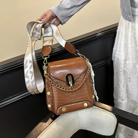Borsa a Tracolla da Donna con Motivo Coccodrillo Pelle PU Stile Urbano Semplice Tracolla Larga Borsa a Spalla Quadrata con Serratura in Metallo
