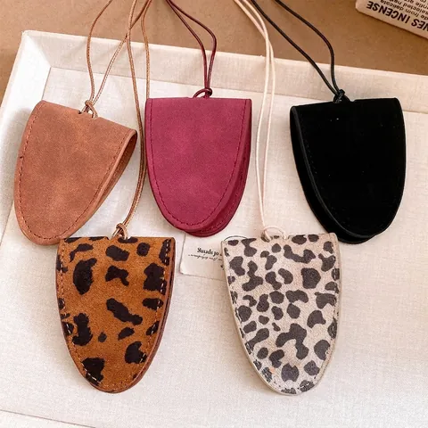 Modern Leather Eyeglass Holder Necklace Leopard Print Artificial Leather Pendant Sweater Chain For Women Fashion Commuter Accessory