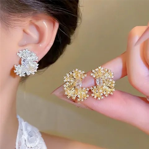 18K Gold Plated Copper Oval Zirconia Clip-on Earrings Light Luxury Pleated Fashion Niche Design Non-Pierced Earrings For Women