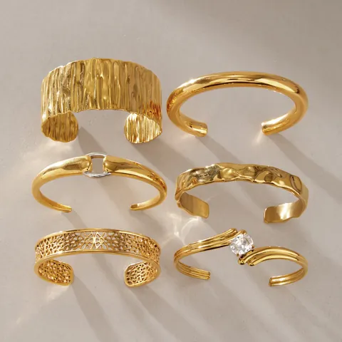 Lussuoso Bracciale Rigido Aperto in Acciaio Inossidabile per Donna Placcato Oro Strutturato Geometrico Strass Gioielli Moda
