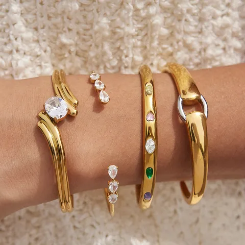 Lussuoso Bracciale Rigido Aperto in Acciaio Inossidabile per Donna Placcato Oro Strutturato Geometrico Strass Gioielli Moda