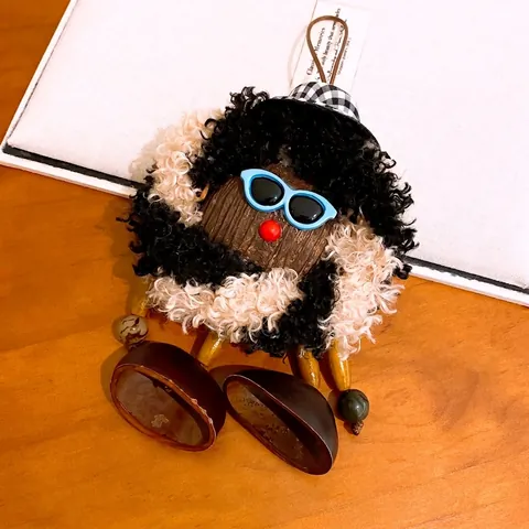 Pendentif de Sac Poupée en Peluche en Bois Fait Main Porte-clés Individuel de Mode Pendentif de Sac Designer Style de Luxe Accessoire