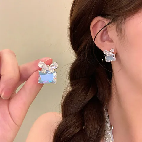 Boucles d'Oreilles Clous Carrées Géométriques en Zirconia Nœud de Luxe pour Femmes Tige en Argent Cuivre Bijoux de Mode