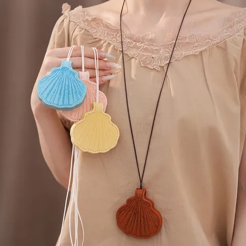 Faux Leather Shell Pendant Necklace Eyewear Holder For Women Handmade Long Sweater Chain Casual Fashion Neckwear Accessory