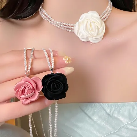 Collier de Perles Artificielles Multirangs Avec Grande Fleur de Camélia en Tissu Élégant Douce Chaîne de Clavicule Superposée pour Femme