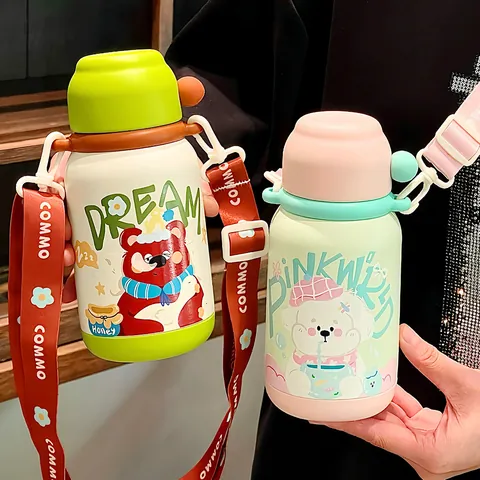Botella de Agua con Aislamiento al Vacío de Acero Inoxidable para Niños Lindos Con Correa de Hombro Portátil Patrón de Dibujos Animados Hervidor de Viaje