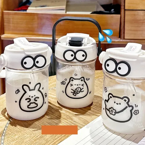 Cartoon Niedliche Tragbare Wasserflasche Mit Strohhalm Dual Trinkmodus Für Mädchen Studenten Plastikbecher Mit Griff 3D Augen Deckel