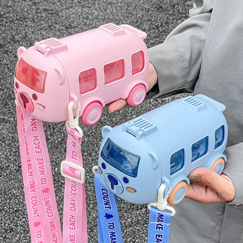 Gourde pour Enfants en Forme de Bus Créatif Gobelet à Paille Portable pour l'École Voyage en Plein Air Design de Véhicule de Dessin Animé Vaisselle en Plastique Anti-fuite pour Cadeau d'Enfants