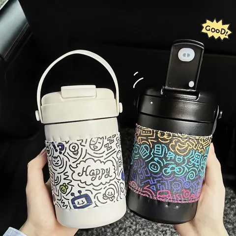 Bouteille d'eau Isotherme en Acier Inoxydable avec Graffiti de Dessin Animé Manchon en Cuir Tasse à Café Portable et Couvercle à Poignée pour Extérieur Voiture Bureau Étudiants