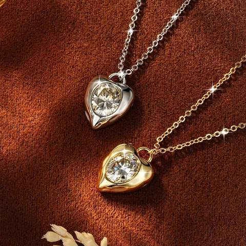 French Vintage Heart Pendant Necklace Gold Plated Hammered Texture Copper Jewelry With 2 Carat Moissanite Clavicle Chain For Women