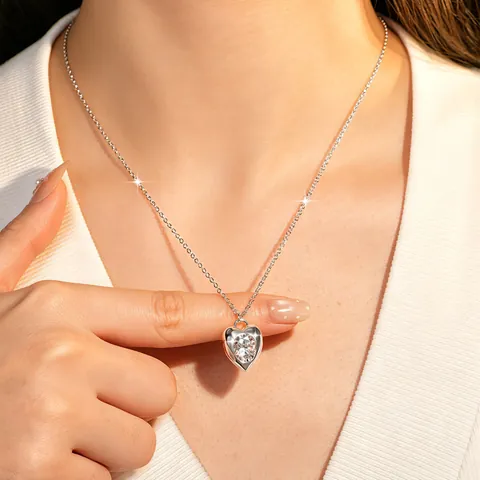 French Vintage Heart Pendant Necklace Gold Plated Hammered Texture Copper Jewelry With 2 Carat Moissanite Clavicle Chain For Women