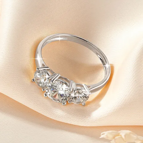 Damen Elegant Kupfer Moissanit Ring Drei-Stein Rundschliff Galvanisiert Luxus Verlobungsring Schmuck Hochzeit Schmuck Geschenk