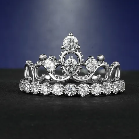 Bague Couronne en Strass de Luxe pour Femmes Plaquée Or 14K Élégante Bague en Cuivre Incrustée Bijoux Cadeau pour Fête Quotidien