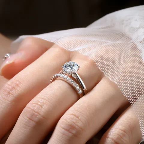 Ensemble de Bagues Empilables en Moissanite pour Femmes Cuivre Plaqué Argent Serti Quatre Griffes Bagues de Fiançailles Mariage