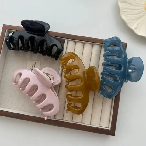 Korean Style Dragon Bone Hair Claw Clip For Women Large Geometric shark Clip Plastic Hair Clamp Minimalist Hair Accessories