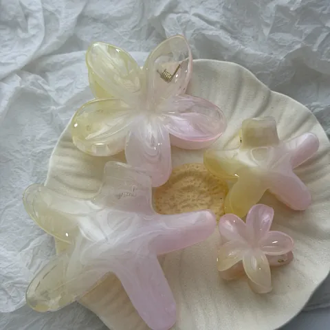 Gradient Smudged Frangipani Hair Claw Clips For Women Resin Flower Starfish Hair Clamps Aesthetic Smudge Pattern Shark Clips Beach Vacation Hair Accessories