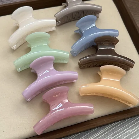 Korean Style Curved Jelly Translucent Hair Claw For Women Small Shark Ponytail Clip Solid Color Bangs Hair Clip Elegant Hair Accessory