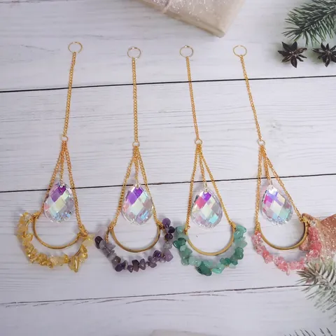 Attrape-Soleil Lune en Cristal Ornement Suspendu Avec Pierre Naturelle Pendentif Croissant de Lune en Alliage Doré Décoration en Cristal Bohème pour Maison Salon Chambre