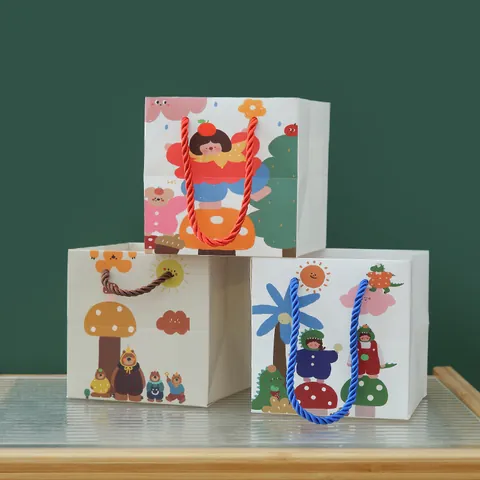 Cartoon Print Handheld Gift Paper Bag Minimalist Portable Square Packaging For Children Birthday Party Favor Treat Bag
