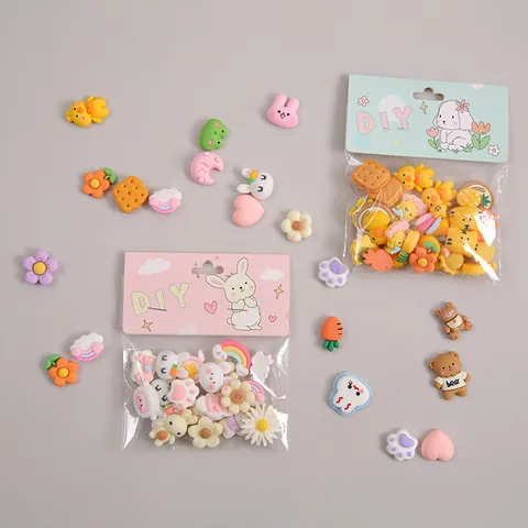Set di 20 Pezzi Ciondoli in Resina per Cartoni Animati Fai-da-te Forme Assortite Animali Fiori Cuori per Decorazione Cartoleria Cellulare