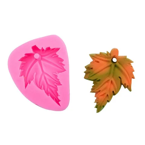 Vintage Silicone DIY Cake Mold For Aromatherapy Plaster Carousel Maple Leaf Fondant Baking Mold Car Pendant Decoration