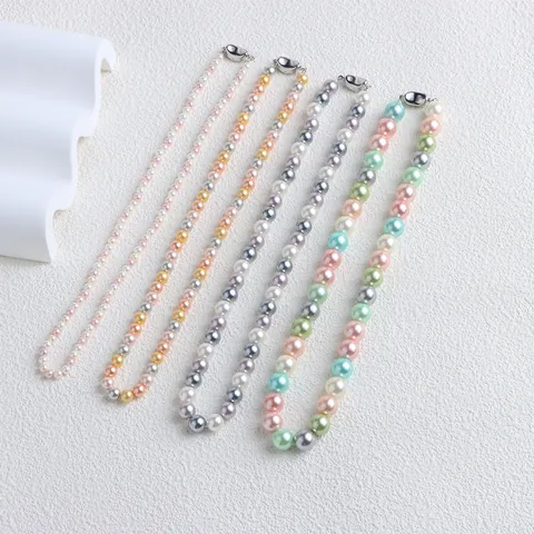 Collier de Perles Artificielles Vintage Haut de Gamme pour Femmes Chaîne de Clavicule aux Couleurs de Bonbons Avec Boucle de Lingot en Alliage Bijoux de Mode Cadeau