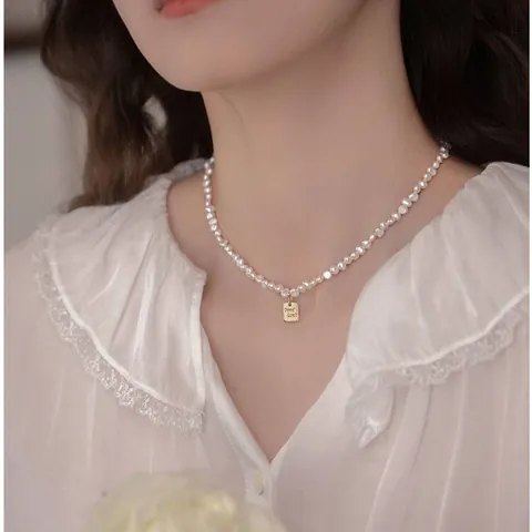 Collar de Perlas Artificiales Irregulares Barroco Francés Vintage de Cobre Dorado Con Colgante de Letra Good Luck Joyas Para Mujer