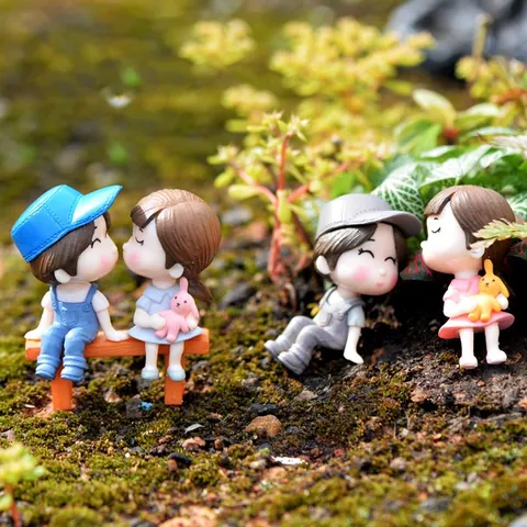 Cartoon Couple Figurines Miniature Landscape Decor PVC Cute Kissing Boy Girl Statue For DIY Fairy Garden Car Accessories