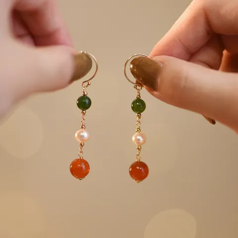 Pendientes Colgantes de Oro de 14K para Mujer con Perla de Agua Dulce Natural Jade Hetian y Cuentas de Ágata Roja