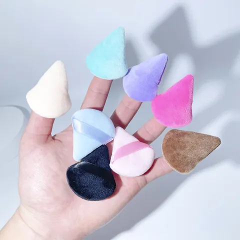Mini Driehoekige Vingertop Poederdonsjes Voor Precisie Make-up Zachte Spons Flocking Poederdons Voor Dames Gezicht