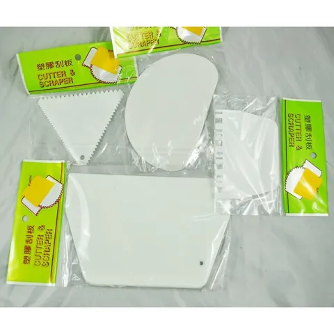 Plastic Cake Scraper Icing Smoother Sawtooth Edge Baking Cream Decorating Kitchen Tools For Cake Professional Smoothing Accessories