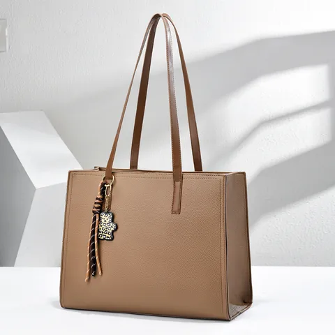 Large Capacity Women Laptop Tote Bag Simple Daily PU Leather Pebble Grain Shoulder Bag With Bear Pendant Computer Bag For Women