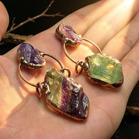 Vintage Bohemian Natural Amethyst Green Fluorite Raw Stone Pendant Necklace Antique Bronze Electroplated Alloy Sweater Chain Jewelry
