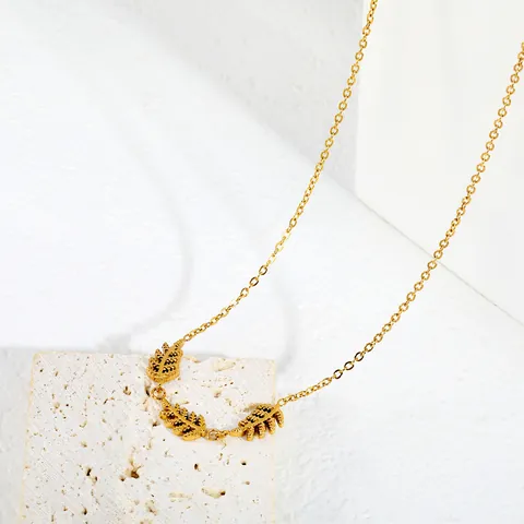 Collana Minimalista con Ciondolo a Foglia in Acciaio Inossidabile per Donna Squisiti Gioielli a Catena Clavicola a Foglie Estetiche