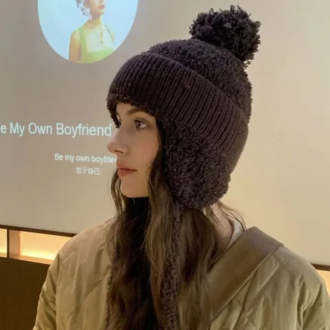 Damen Winter Warm Strickmütze Mit Ohrenklappen Dicke Fleece Gefütterte Pompon Lei Feng Mütze Lässige Outdoor Beanie