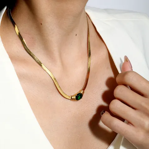 Women Retro Stainless Steel Necklace Emerald Green Rhinestone Pendant Herringbone Snake Blade Chain Electroplated Jewelry Gift