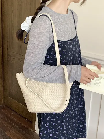 Summer Women Woven Tote Bag Scalloped Edge Hollow Out Handwoven PU Leather Shoulder Bag Fashion Underarm Bag Large Handbag